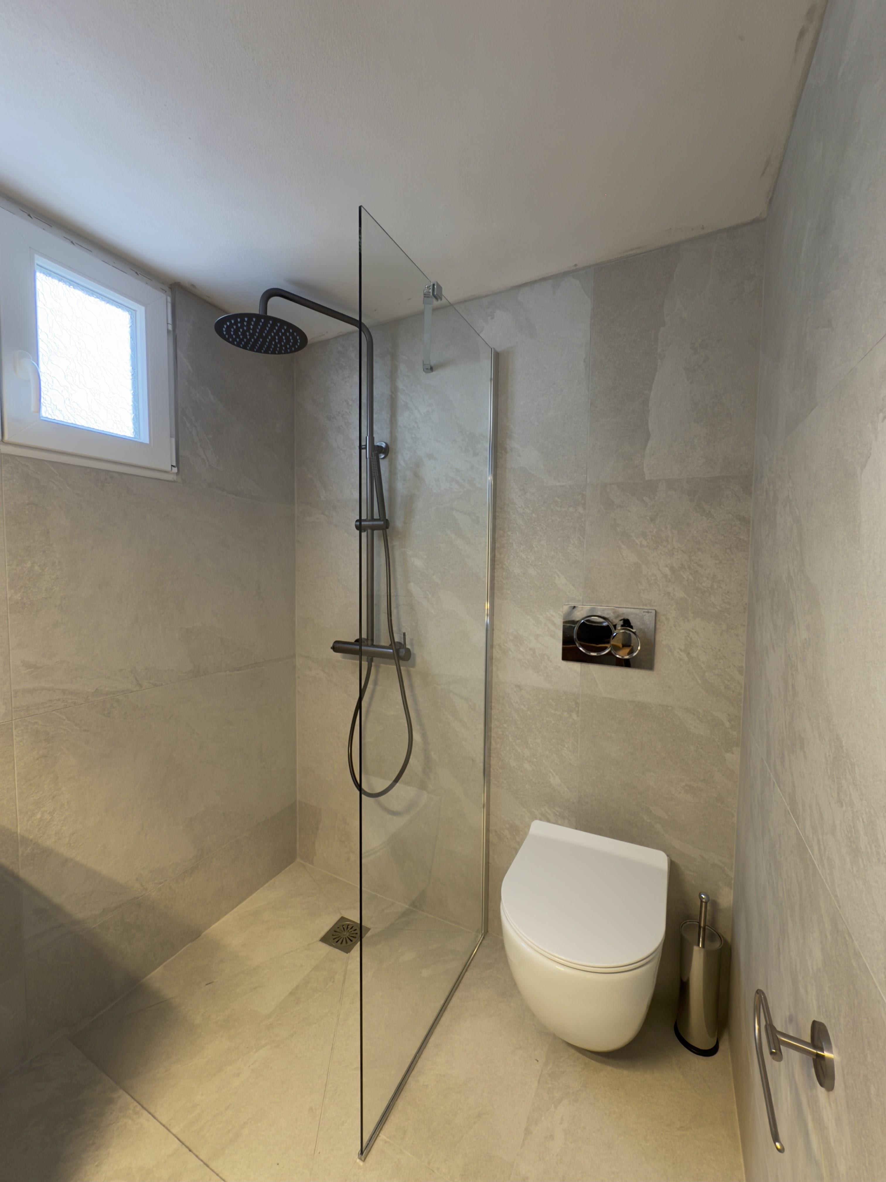 Bagno 2 — Yiayia's Place Folegandros