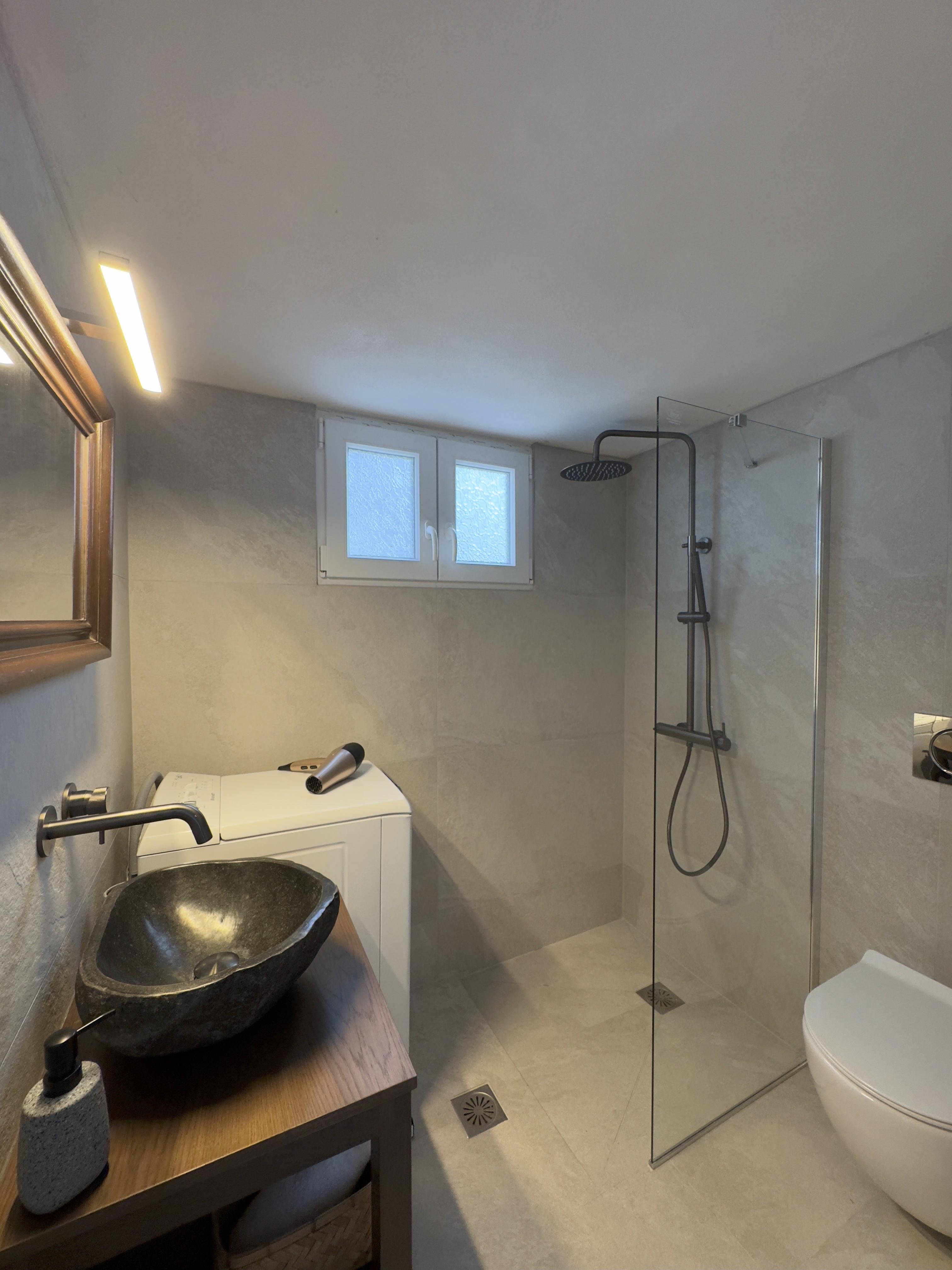 Bagno 3 — Yiayia's Place Folegandros