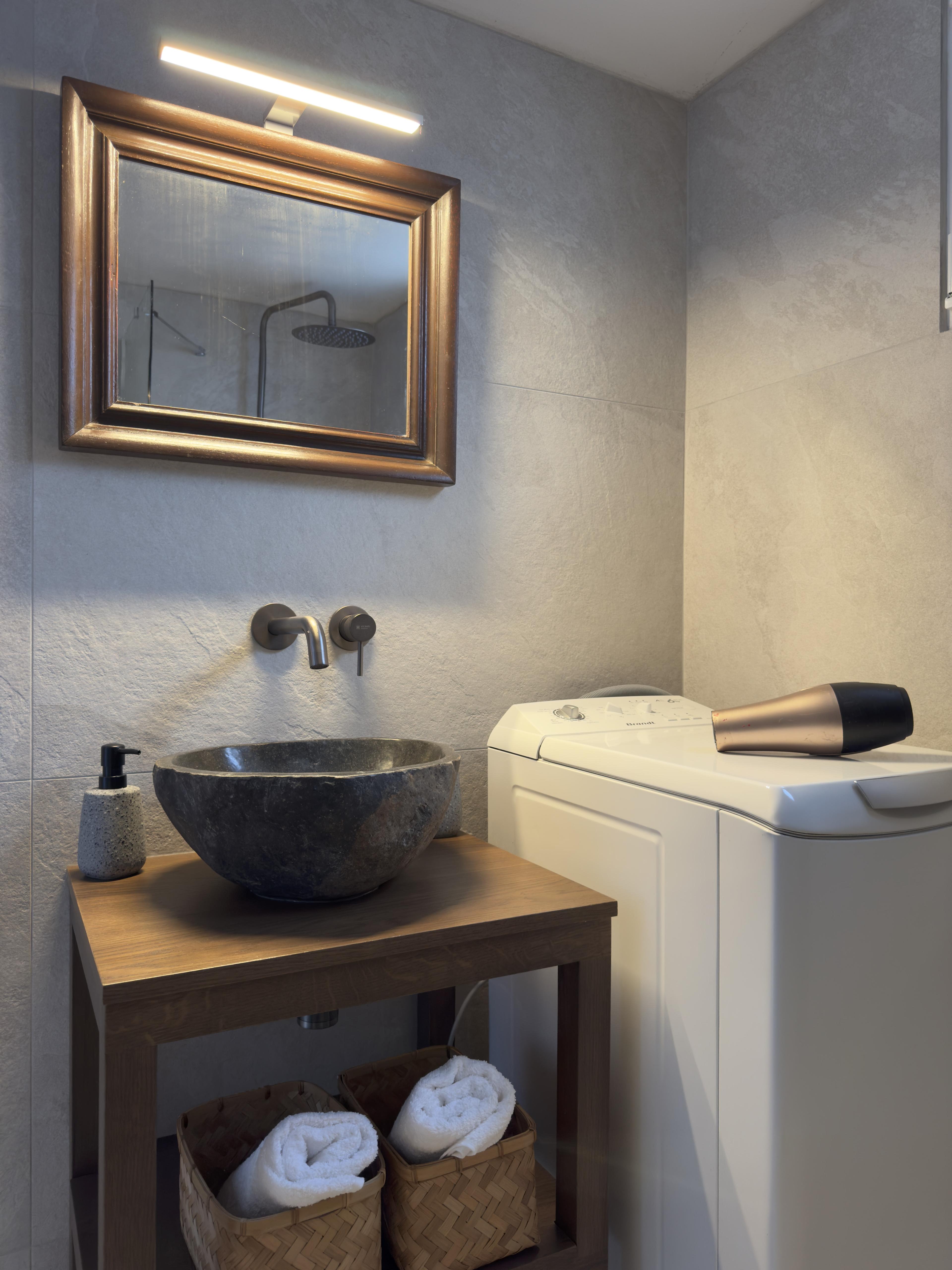 Bagno 4 — Yiayia's Place Folegandros