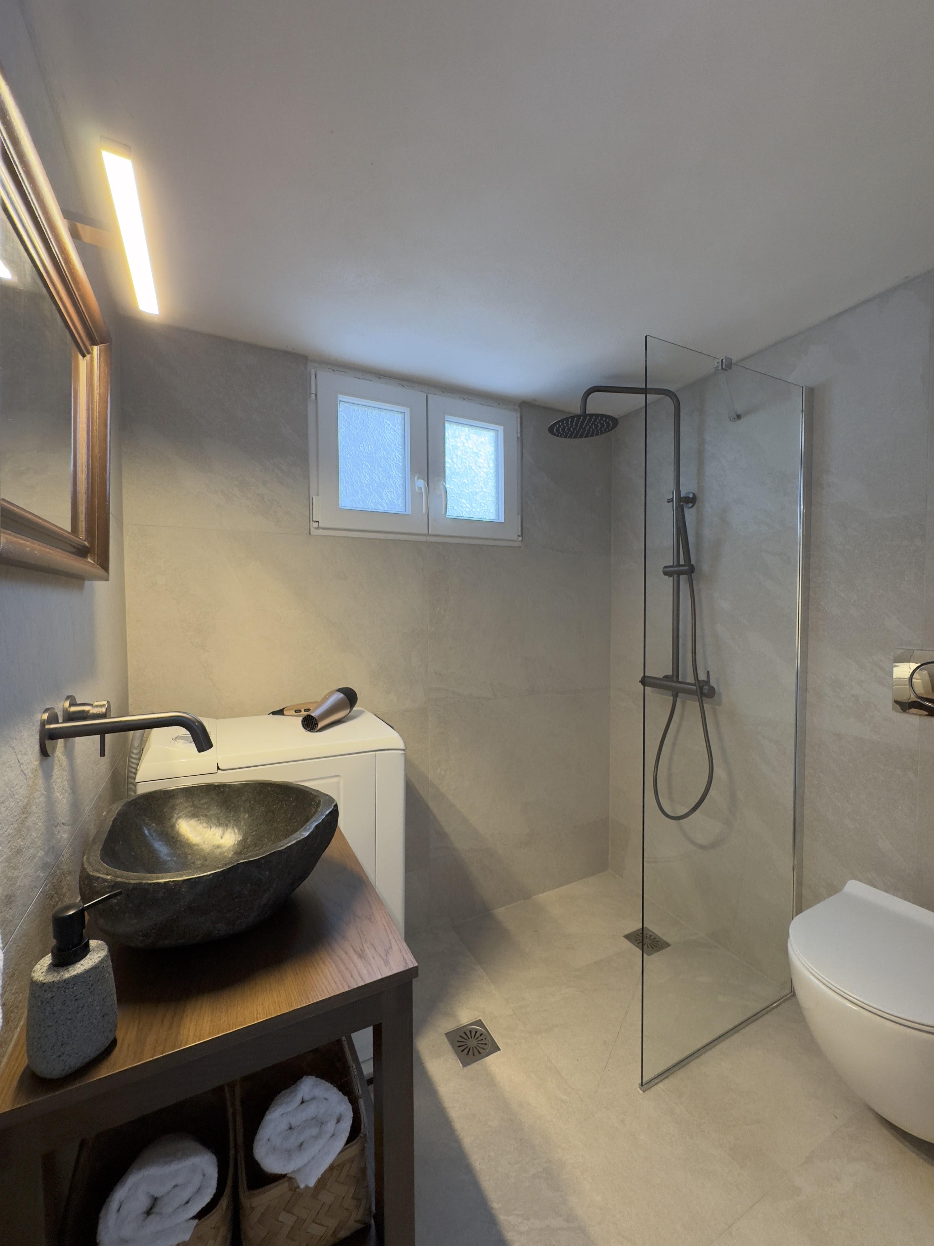 Bagno 5 — Yiayia's Place Folegandros