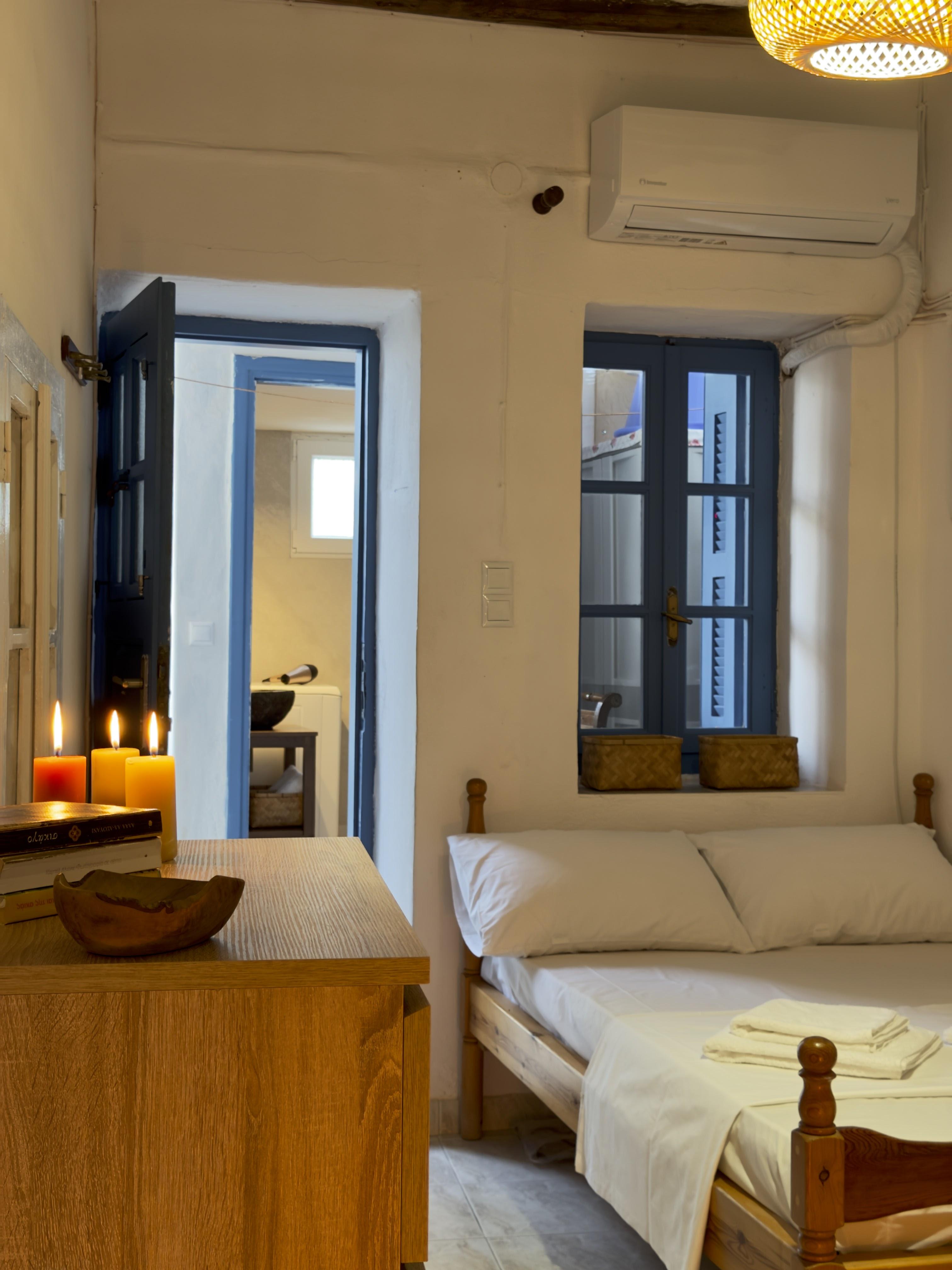 Camera da letto 2 — Yiayia's Place Folegandros