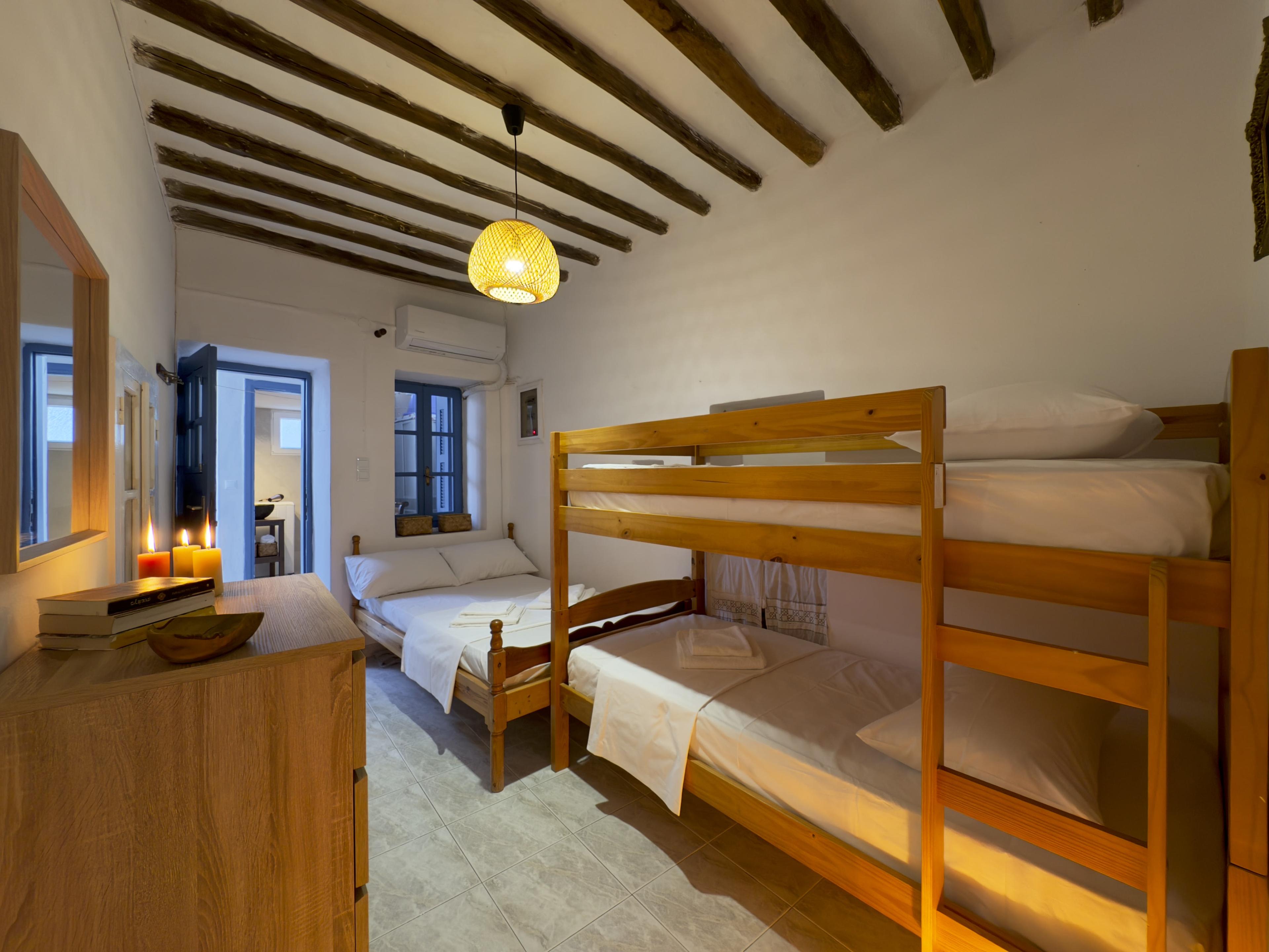 Camera da letto 6 — Yiayia's Place Folegandros