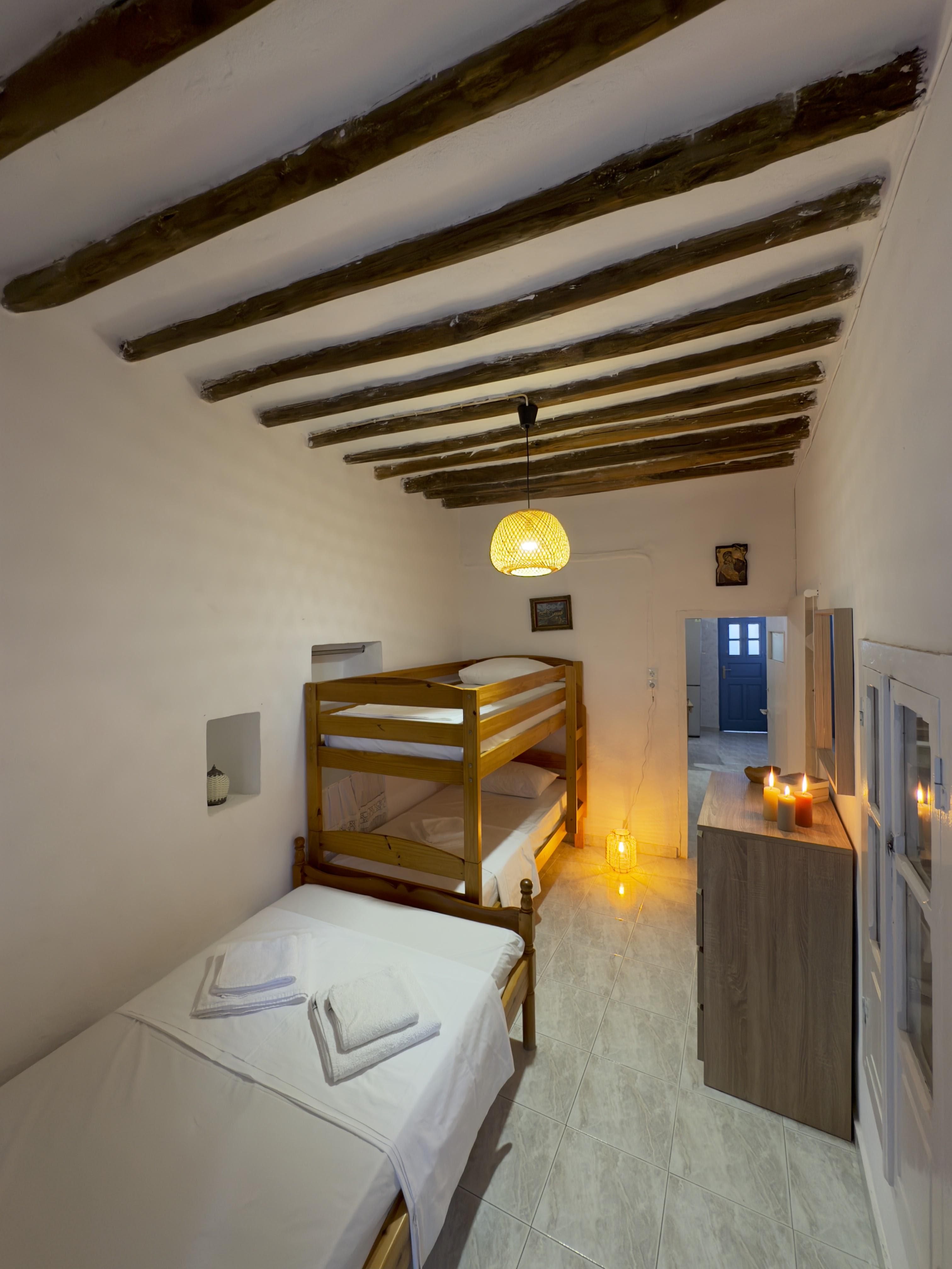 Camera da letto 7 — Yiayia's Place Folegandros