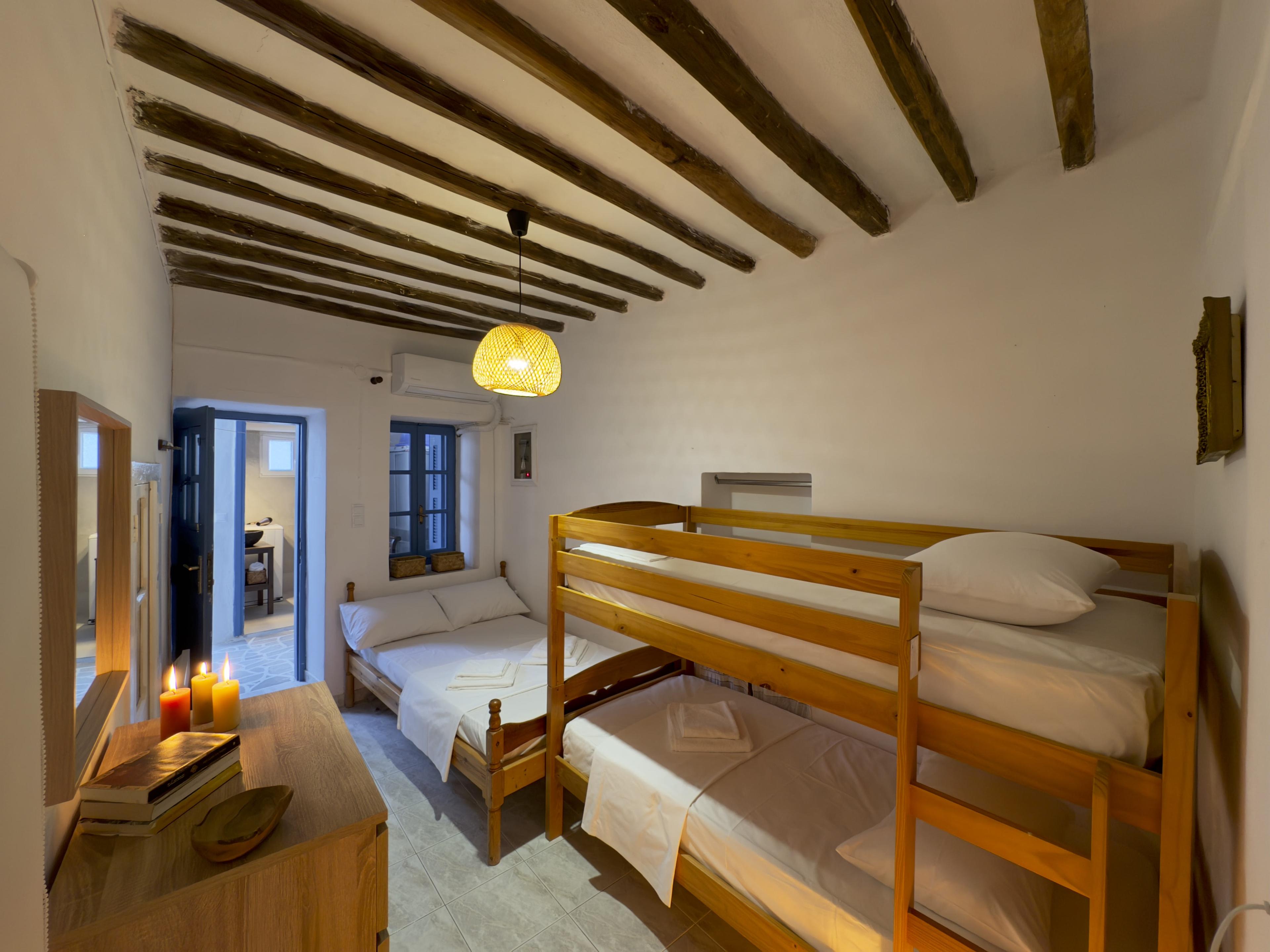 Camera da letto 8 — Yiayia's Place Folegandros