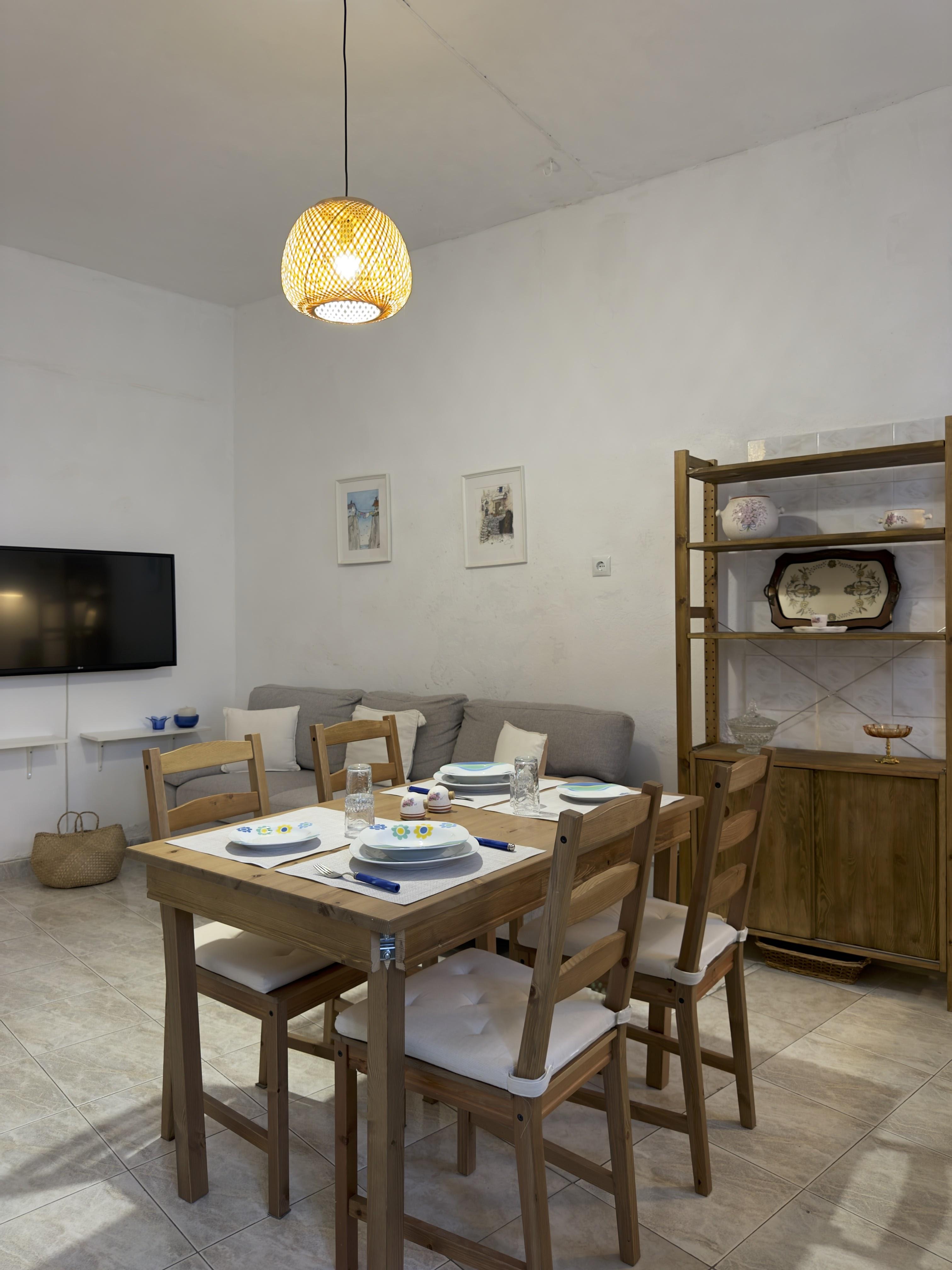Sala da pranzo 2 — Yiayia's Place Folegandros